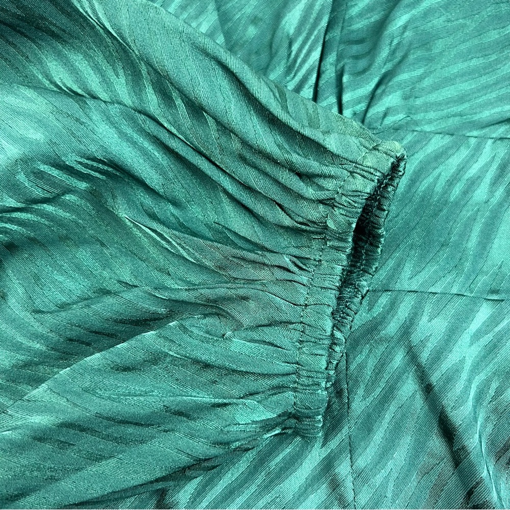 NWT Urban Outfitters Mini Green Satin Long Sleeve Dress Plunge Neckline L Defect - Picture 6 of 13